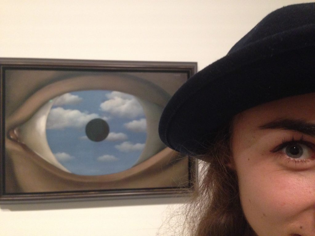 Louis Vuitton Stiftung in Paris zu sehen ist das Auge in Auge: "Le Faux Miroir" von René Magritte (1929)