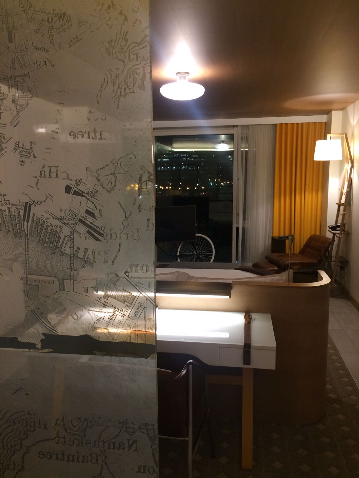 Editorin Hannah testet das Envoy Hotel in Bosten. Hier könnt ihr das Badezimmer sehen.