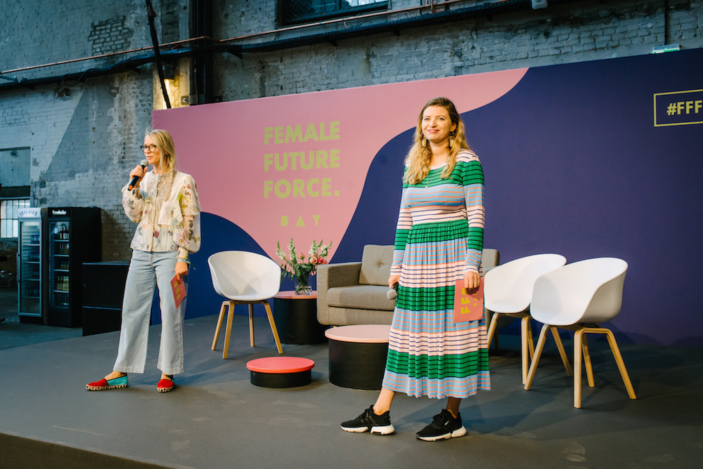 Susann Hoffmann und Vanessa Wohlert auf der Buehne des FFF Day