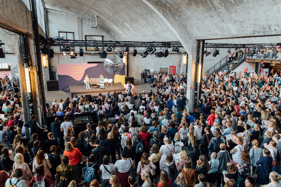 Susann Hoffmann und Vanessa Wohlert auf der Buehne des FFF Day