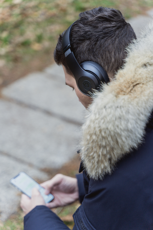 Bild von Lukas mit den Beats Studio 3 Wireless.