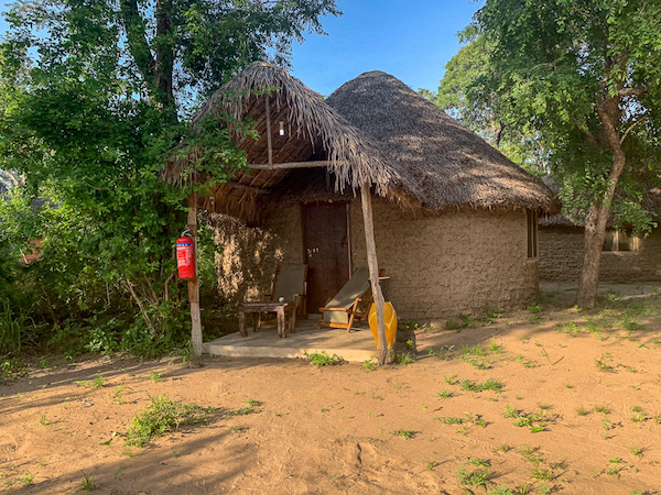 Die Mapumziko Lodge auf der Safari in Tansania im Selous Game Reservat.