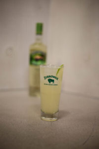 Ein Zubrowka-Kusmi Tea Drink von Launch Event von Overview Magazine