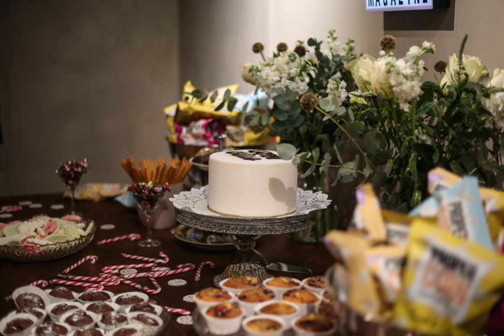 Torte, Blumen und Candybar beim Overview Launch Event