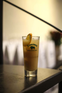 Ein Zubrowka-Kusmi Tea Drink von Launch Event von Overview Magazine