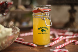Ein spezieller Drink in Kooperation mit Zubrowka Vodka und Kusmi Tea. Er Heißt Warm up