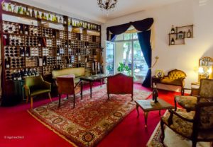 Inneneinrichtung bei Moniseur Bourgogne Weinladen