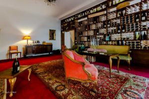 Inneneinrichtung bei Moniseur Bourgogne Weinladen