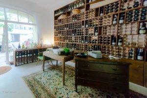 Inneneinrichtung bei Moniseur Bourgogne Weinladen