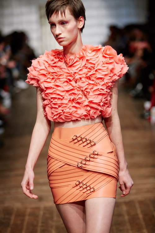 Model in Scarf Skirt auf der Look Marina Hoermanseder Fashionshow AW 2018/2019