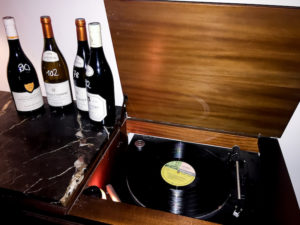 Moniseur Bourgogne Weinladen Inneneinrichtung