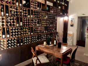 Moniseur Bourgogne Weinladen Inneneinrichtung