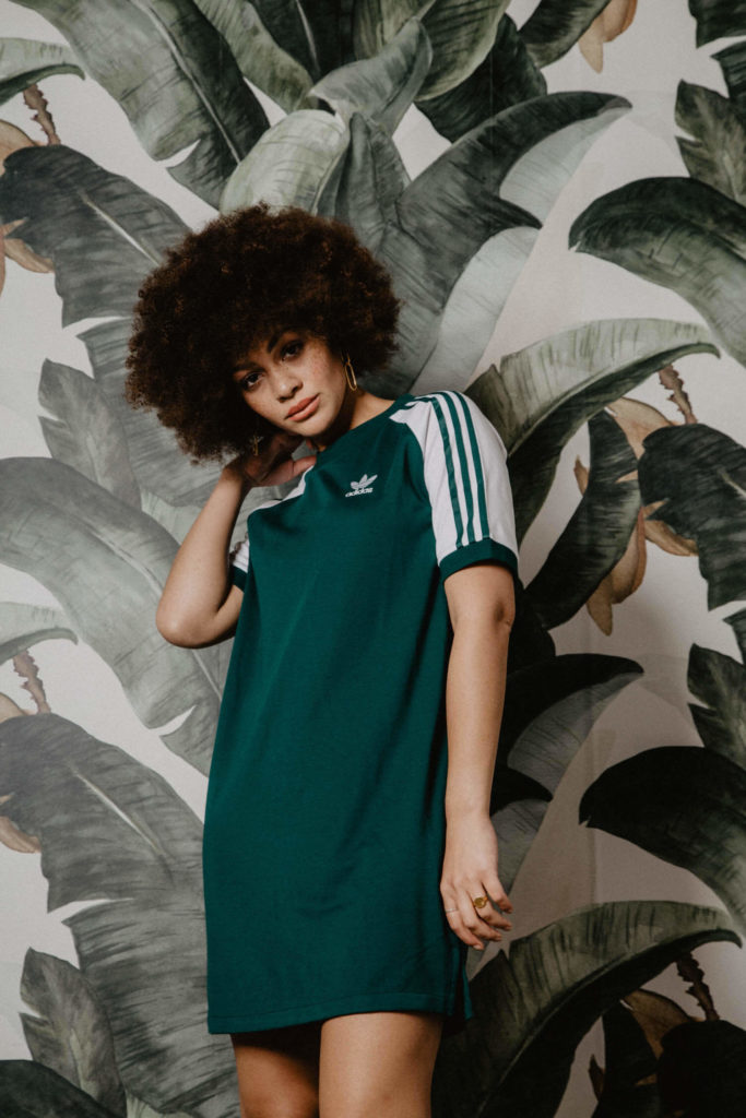 Julia Dalia in der adicolor Kollektion von adidas Originals in Grün