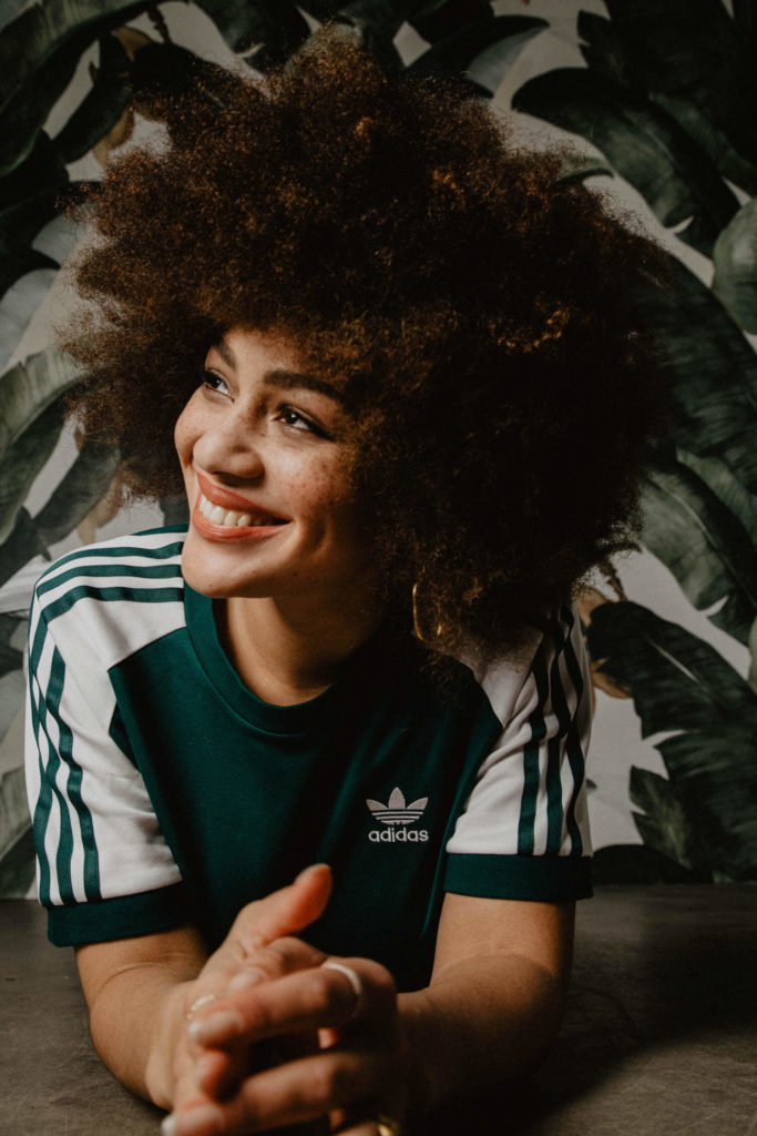 Julia Dalia in der adicolor Kollektion von adidas Originals in Grün