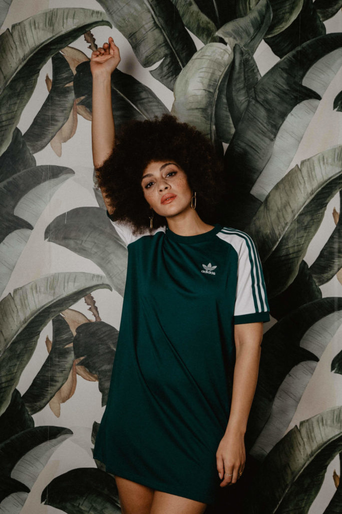 Julia Dalia in der adicolor Kollektion von adidas Originals in Grün