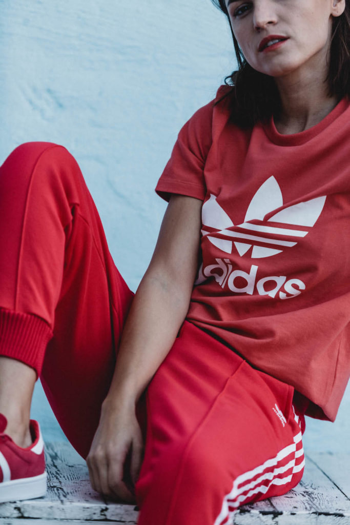 Liberta in der adicolor Kollektion von adidas Originals in Rot