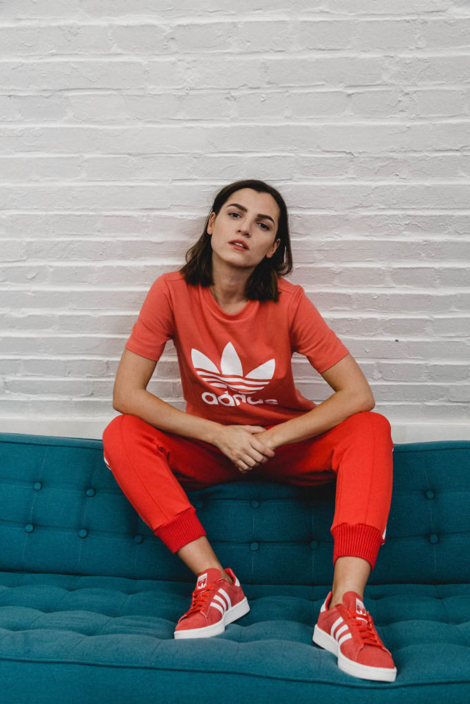 Liberta in der adicolor Kollektion von adidas Originals in Rot