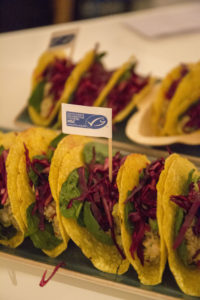 Tunfisch Ceviche mit Avocado im Taco