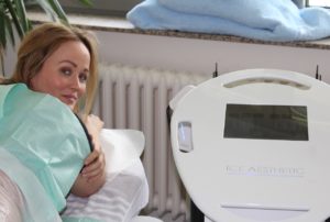 Jen bei der Kryolipolyse in Berlin