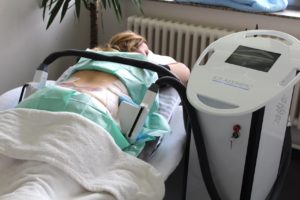 Jen bei der Kryolipolyse in Berlin