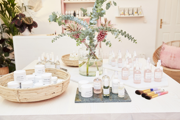 Showroom von Lovely Day mit Blumendeko