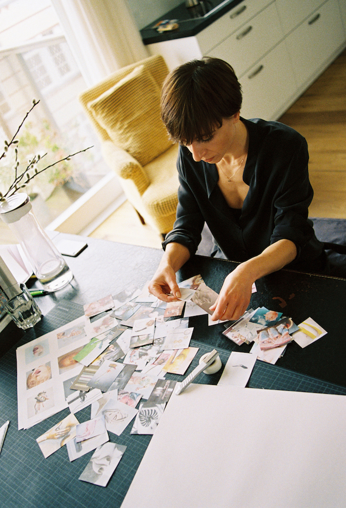 Modedesignerin Marina Schwan im Atelier