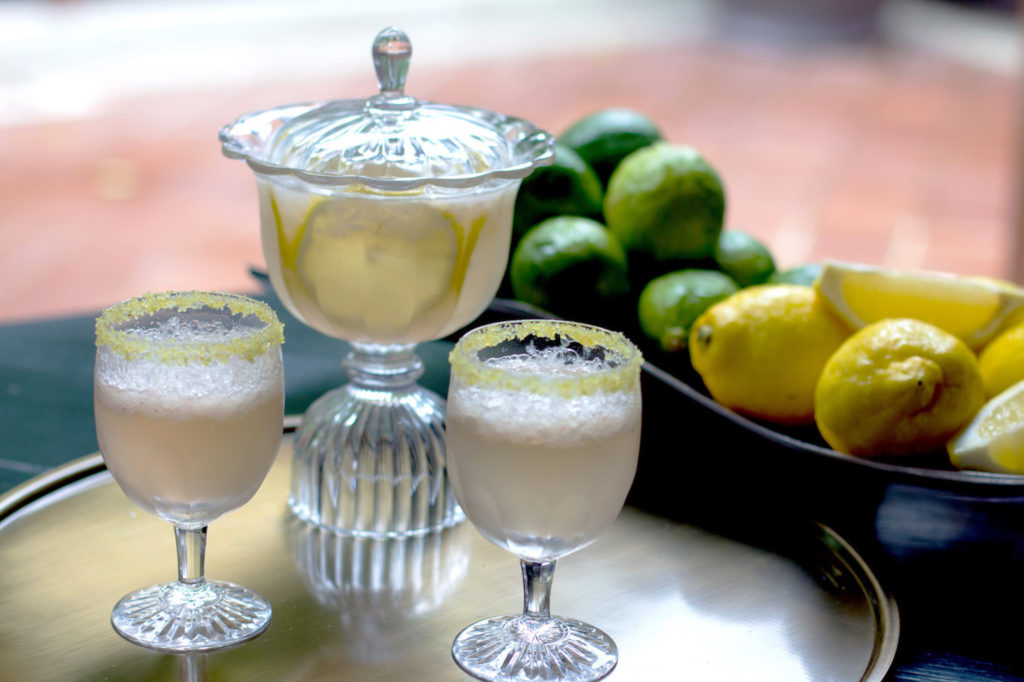 Zitronenlimonade im schönen Glas