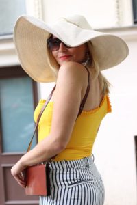 Sommer Outfit mit dem Bumble x SWIM WITH MI Badeanzug.