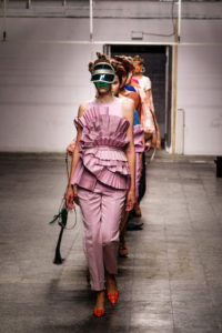 Dawid Tomaszewski SS19 Berlin Fashion Week Look komplett rosa