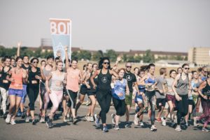 Laufgruppe Adidas Wanderlust auf dem Tempelhofer Feld