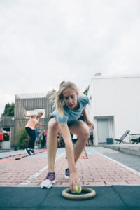 Junge Frau beim Sport bei der 6 Wochen Challenge