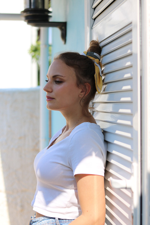 Bandana Frisuren. Dutt mit einem Bandana um den Dutt.