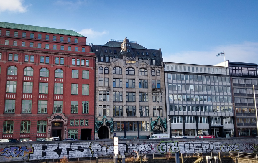 Die Elbhof Fassade des RUBY HANS WORKSPACES in Hamburg