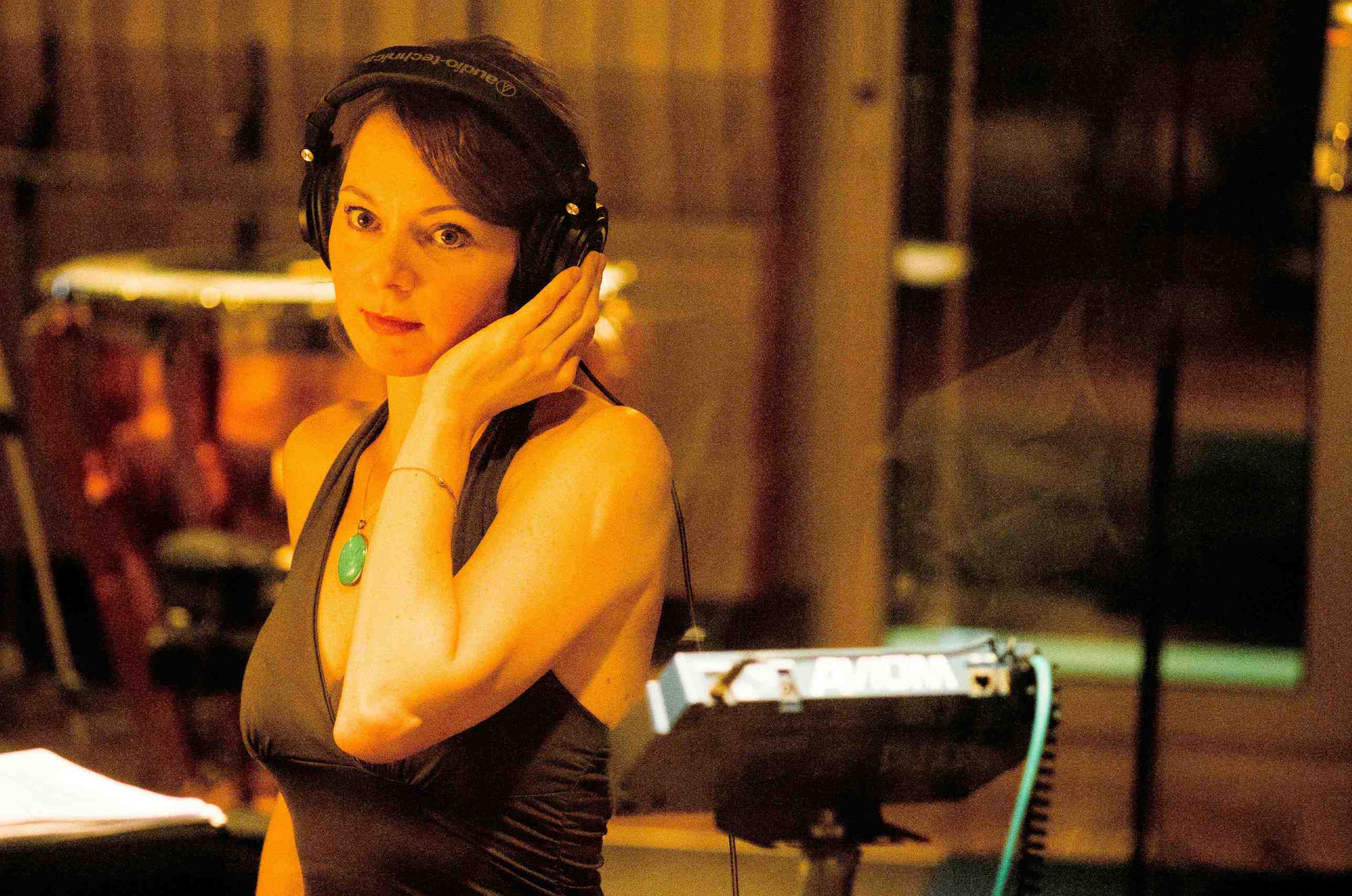 Ein Bild von Komponistin und Pianistin Beatrix Becker