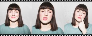 Bildband Satire Influencer Toyah Diebel zieht drei Grimassen