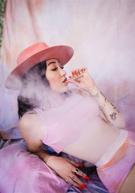 Noah Cyrus releast neuen Song namens July