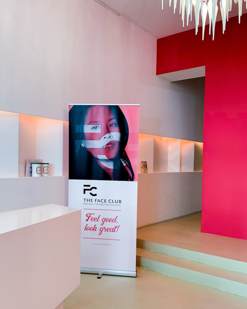 Jen testet im The Face Club berlin gesichtsyoga und Gesichtsgymnastik