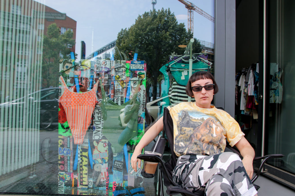 Second-Hand Shop VΛ Vintage in Berlin und Besitzerin Vasiliki Voulgari