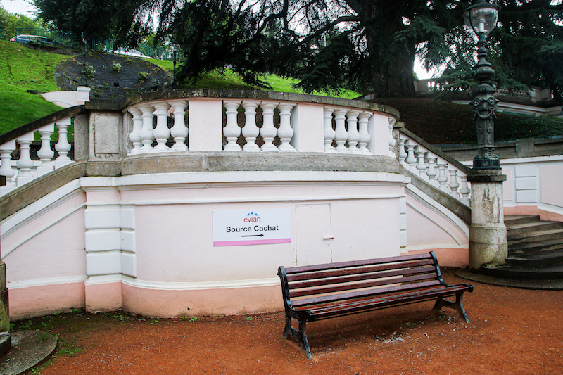 Die Source Cachat von evian im Ort Évian les Bains.