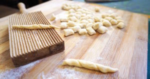 Die Pasta selber machen airbnb Entdeckung in Palermo auf Sizilien.