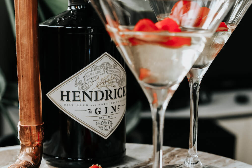 Der Hendrick’s Rose Martini zum, Valentinstag mit Freunden.