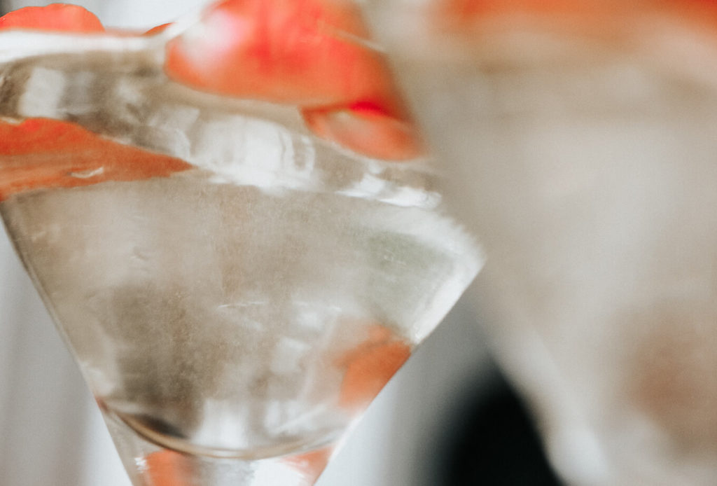 Der Hendrick’s Rose Martini zum, Valentinstag mit Freunden.