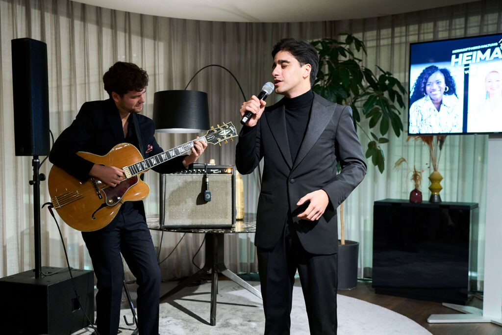 „HEIMAT“-Talk im DRIVE. Volkswagen Group Forum mit Thelma Buabeng, Atrin Madani und Ilka Peemöller